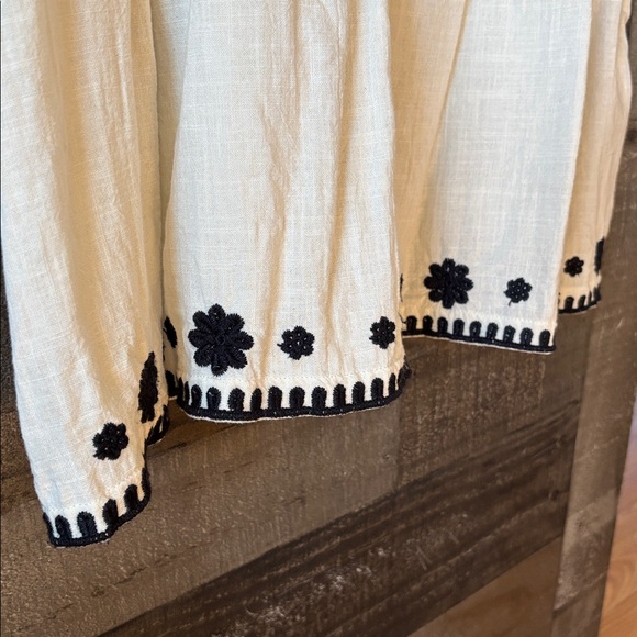 Floral designed top - Picture 4 of 8